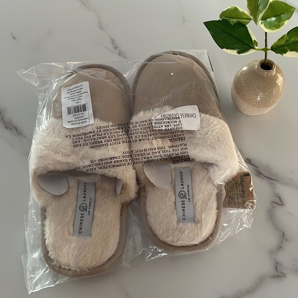 NWT Chinese Laundry Faux Fur Slippers- Holiday Giftable - Picture 5 of 7